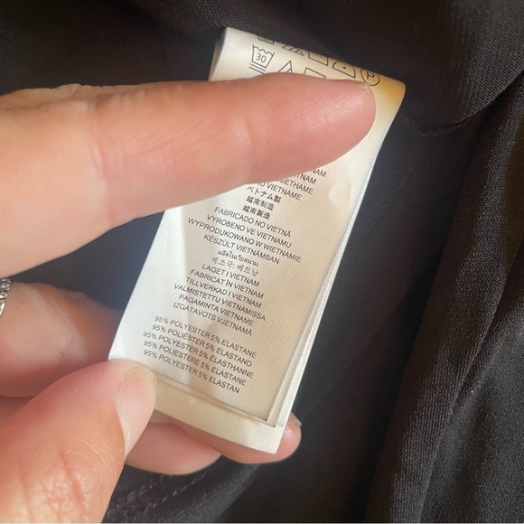 Michael Kors Women's Size Large Black Keyhole Front Long Sleeve Stretch Blouse. - Picture 7 of 8